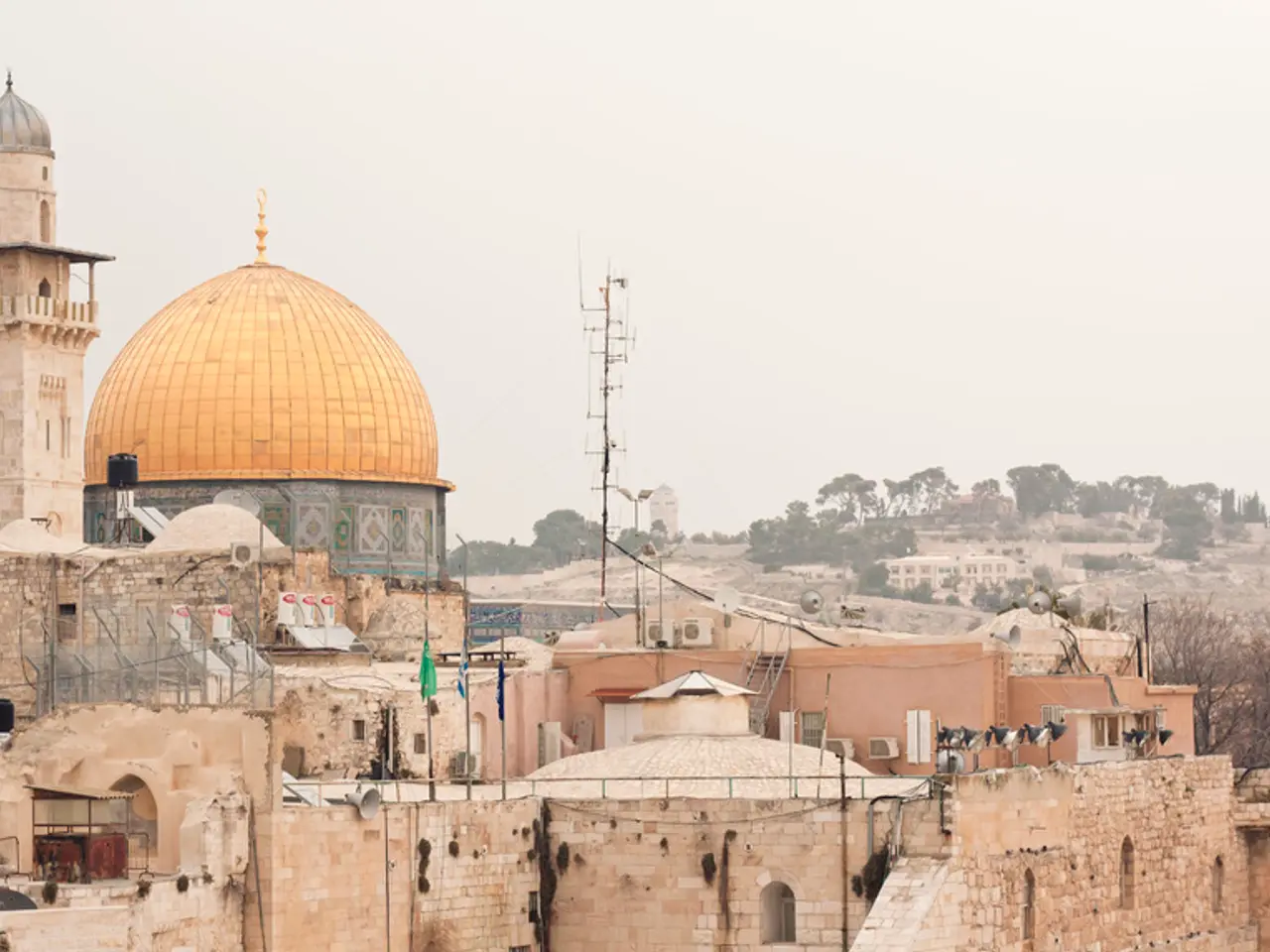 Skilled construction professional (male/female/diverse) sought for roles within the industry