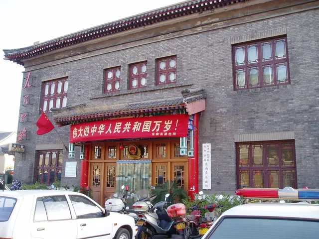 Over a dozen high-quality images of radio telescopes available for unrestricted use