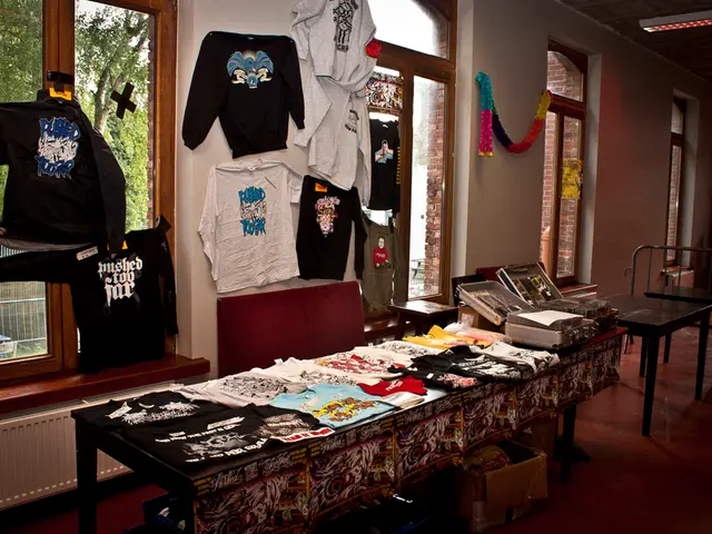 Online prices compared to in-store price tags at major retail chains revealed