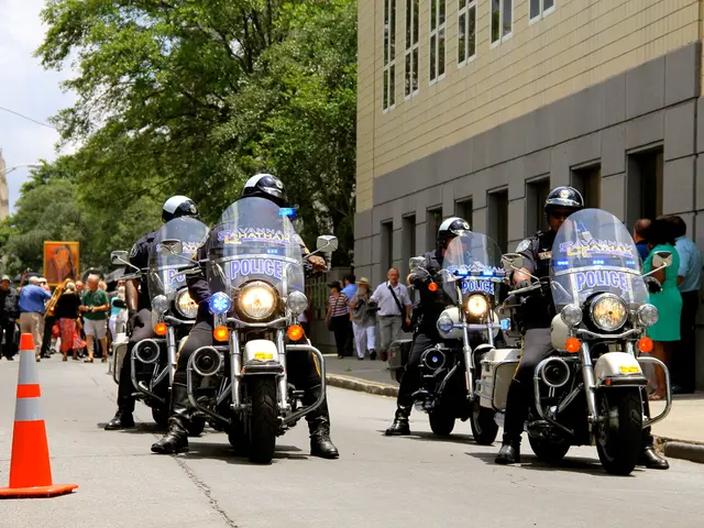 Law enforcement in Ingolstadt thwarts a drug smuggling attempt - elusive suspect flees on an...