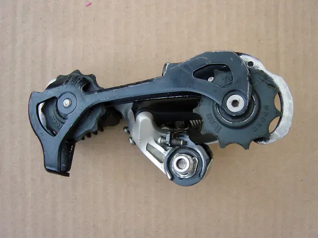 Fixes warped vinyl records with a $1,000 device by Pro-Ject