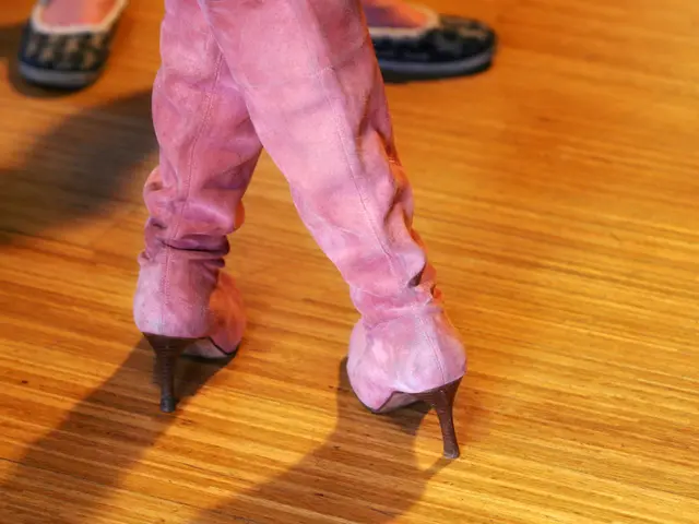 Side Business on FetishFinder Earns Madison $10K Monthly