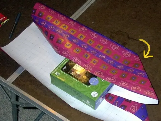 Data Structures Comparison: Understanding the Distinction Between Fact and Dimension Tables