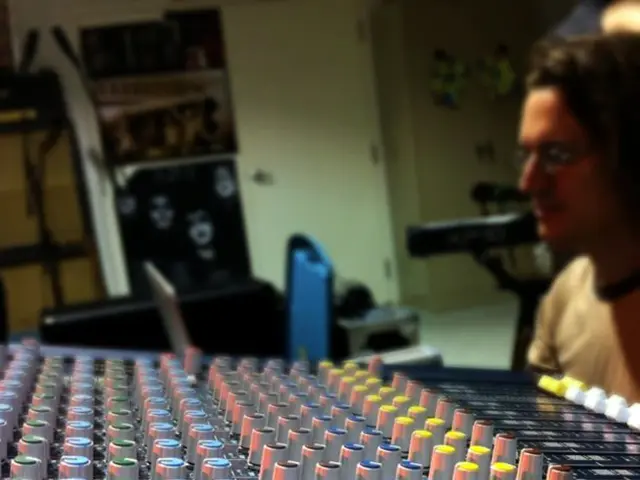 Utilizing Ultra-Wideband Technology for Precise 3D Positioning and Real-Time Tracking